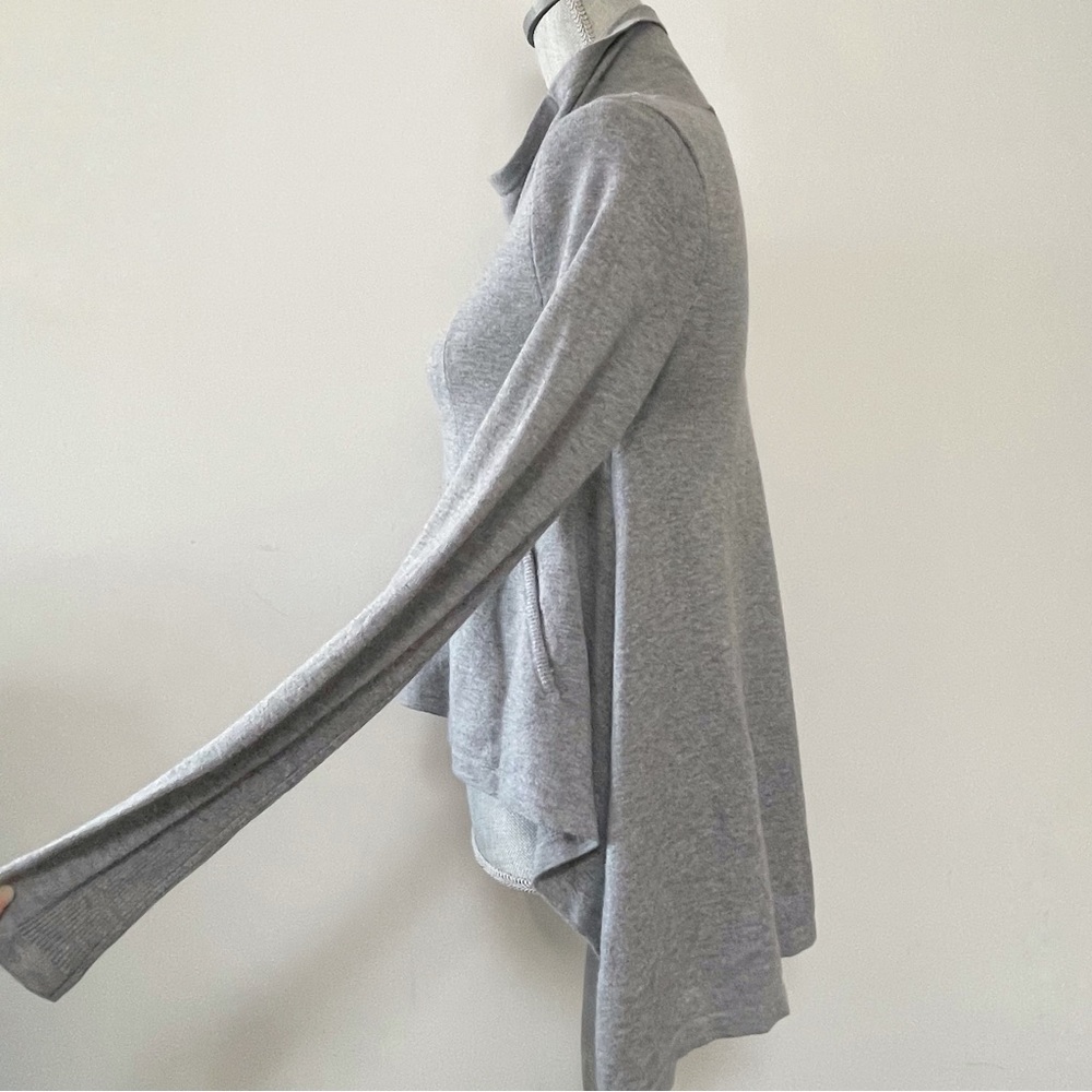 BCBG Zane sweater asymmetrical hem merino wool sweater cardigan light grey - Picture 4 of 8